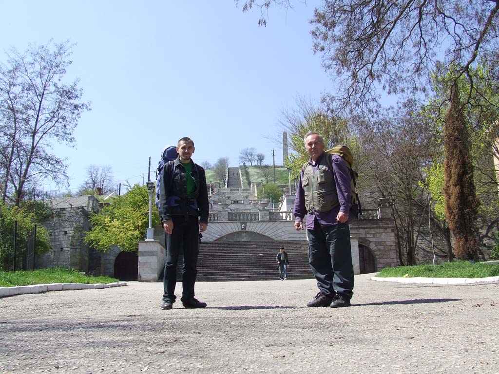 Стоим перед Митридатской лестницей