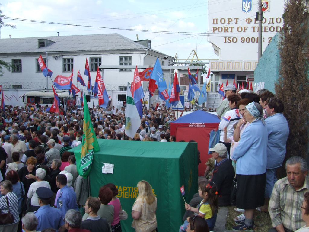 Митинг против военных учений НАТО в Крыму