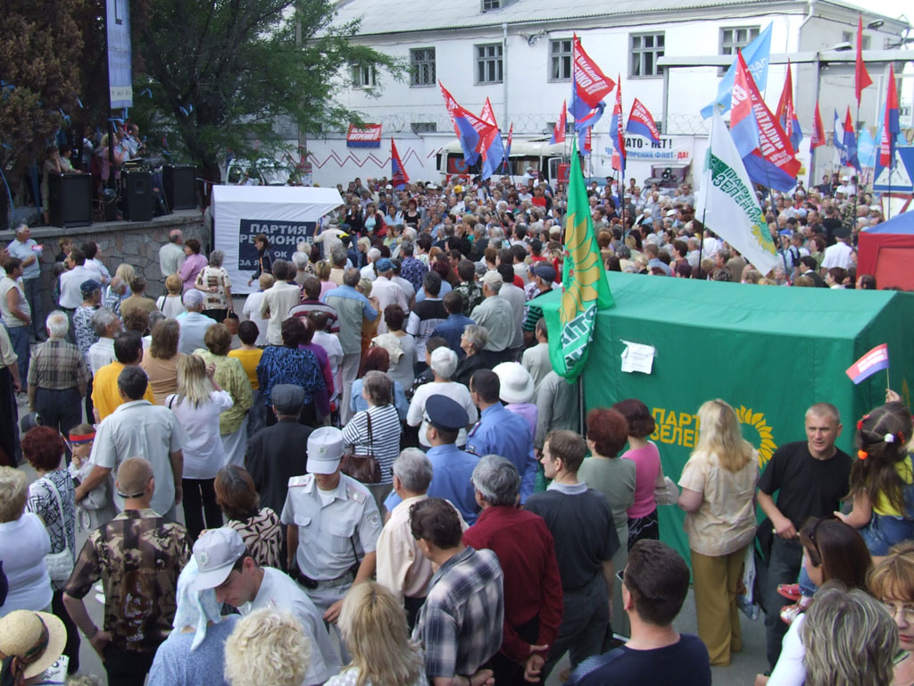 АнтиНАТОвский митинг на площади перед Морским портом