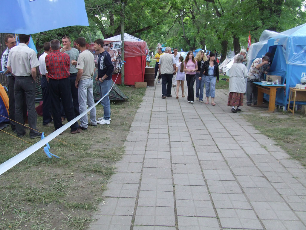 Палаточный городок на митинге в Феодосии