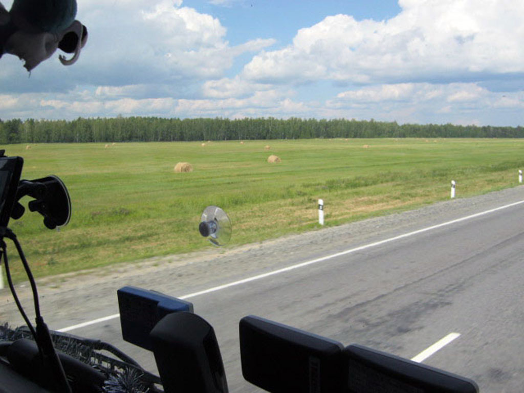 Убирают хлеб