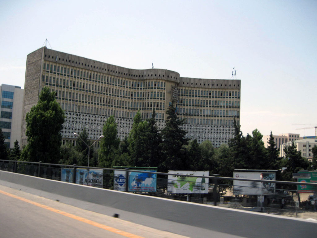 Въезжаем в Баку
