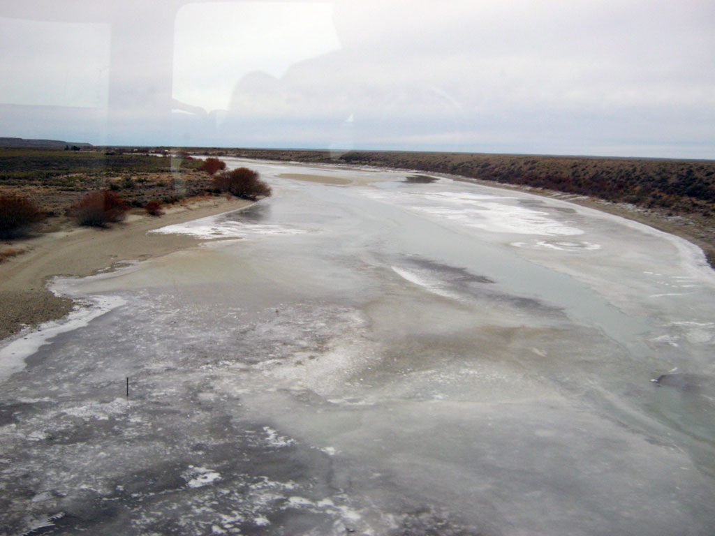 Замерзшая река