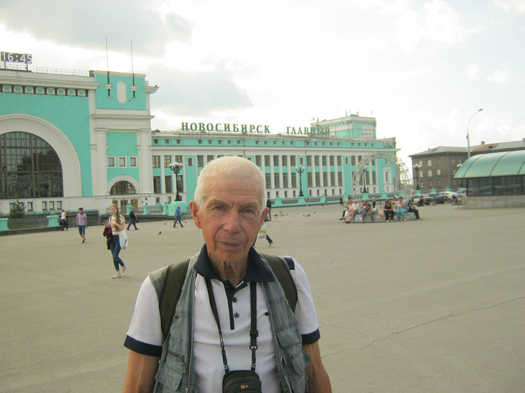 050. На фоне главного ж-д вокзала
