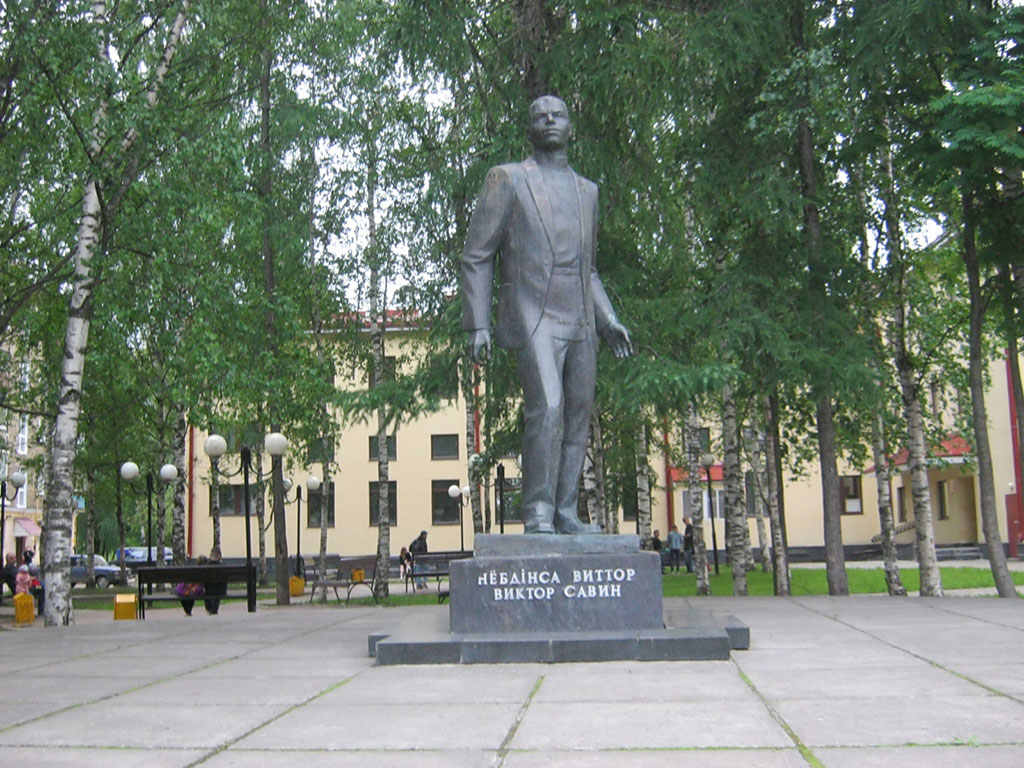 081_Памятник Виктору Савину