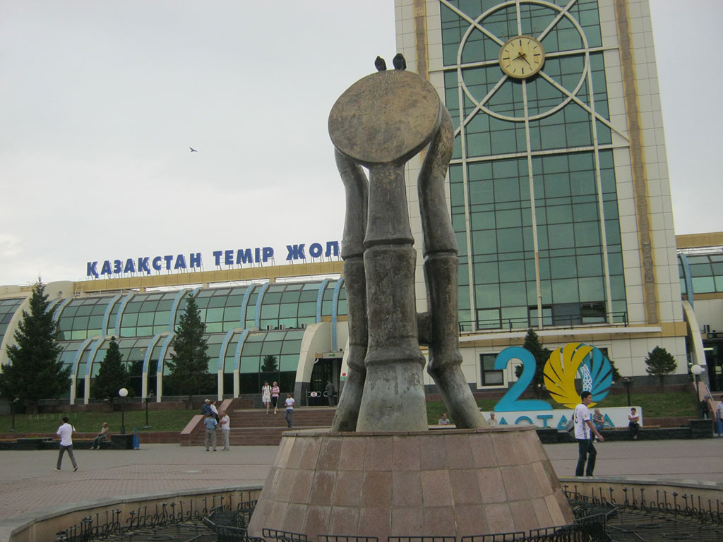 134_Композиция «Бата» у ж-д вокзала