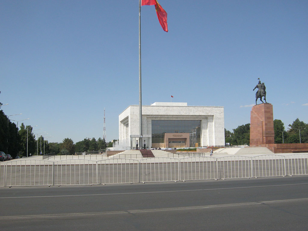 188_Памятник Манасу и исторический музей