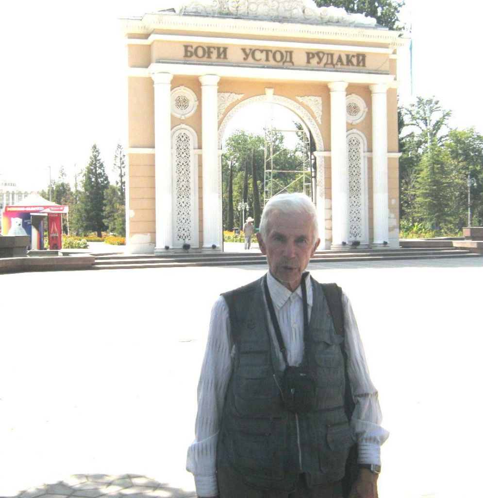 261_На фоне парка им. Рудаки