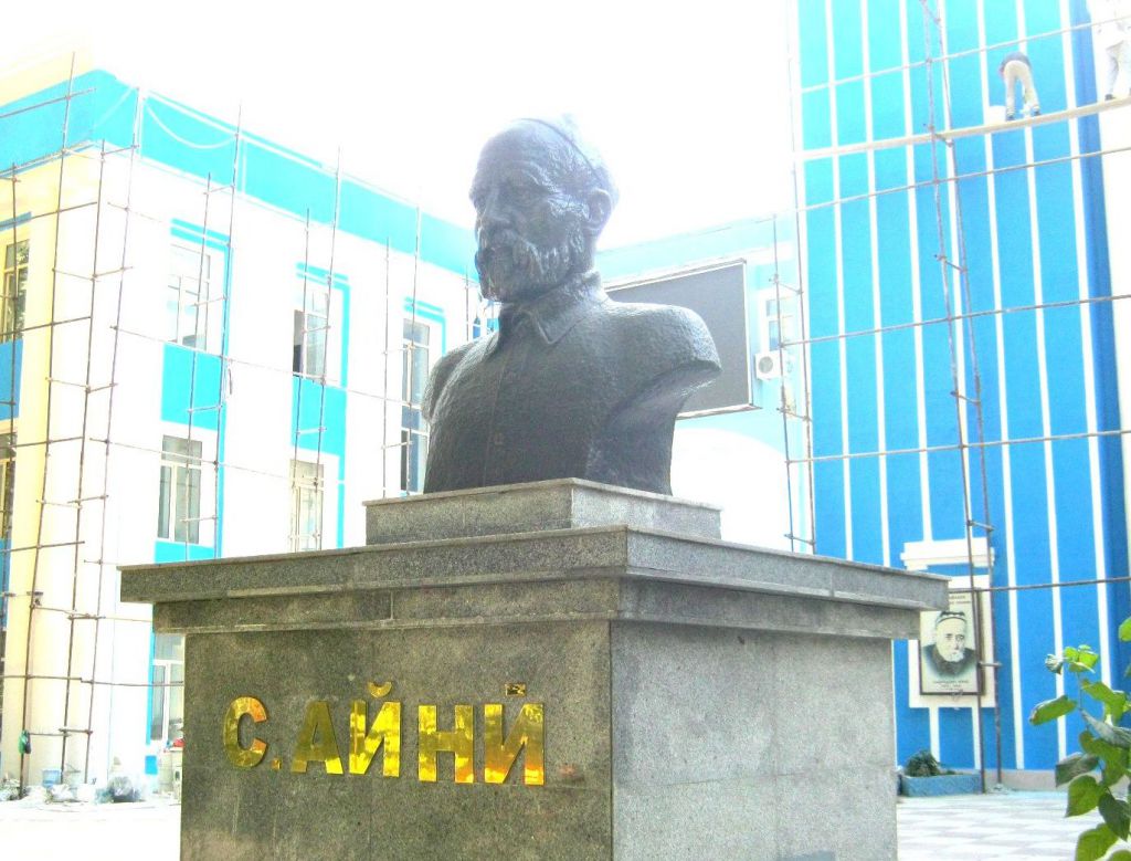 262_Памятник Айни