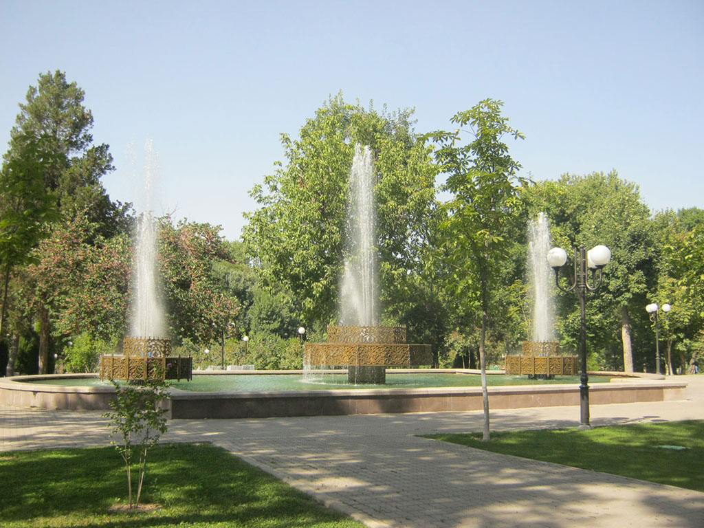 295_Фонтаны в парке по ул. Каримова