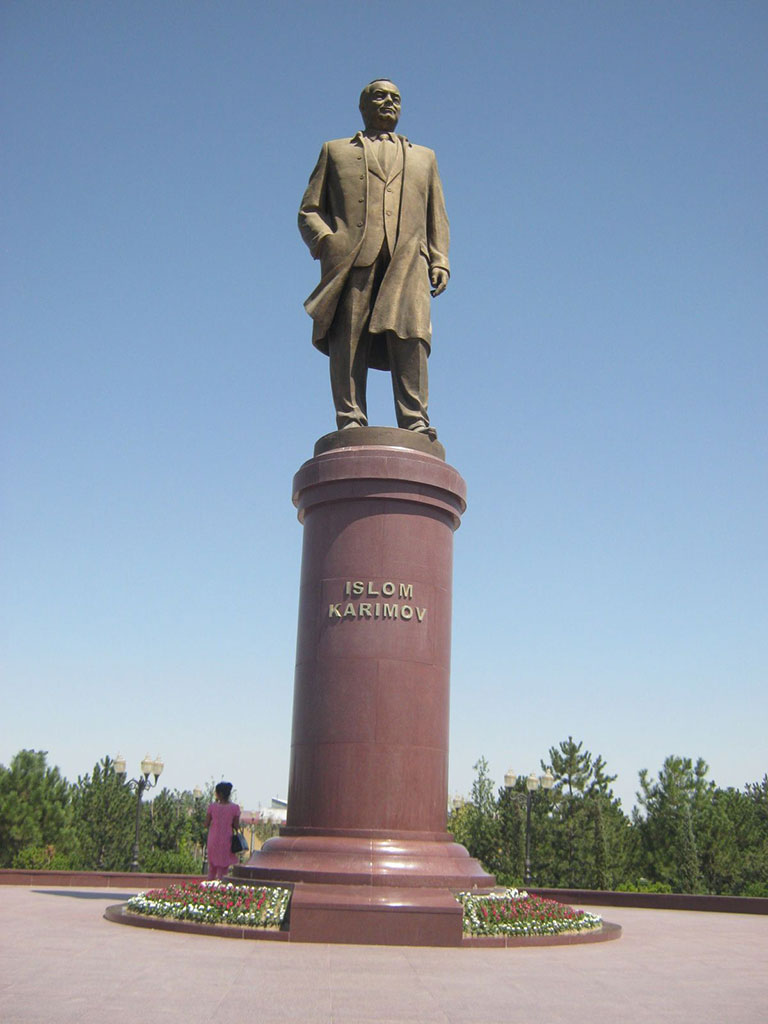 317_Самарканд, памятник Каримову