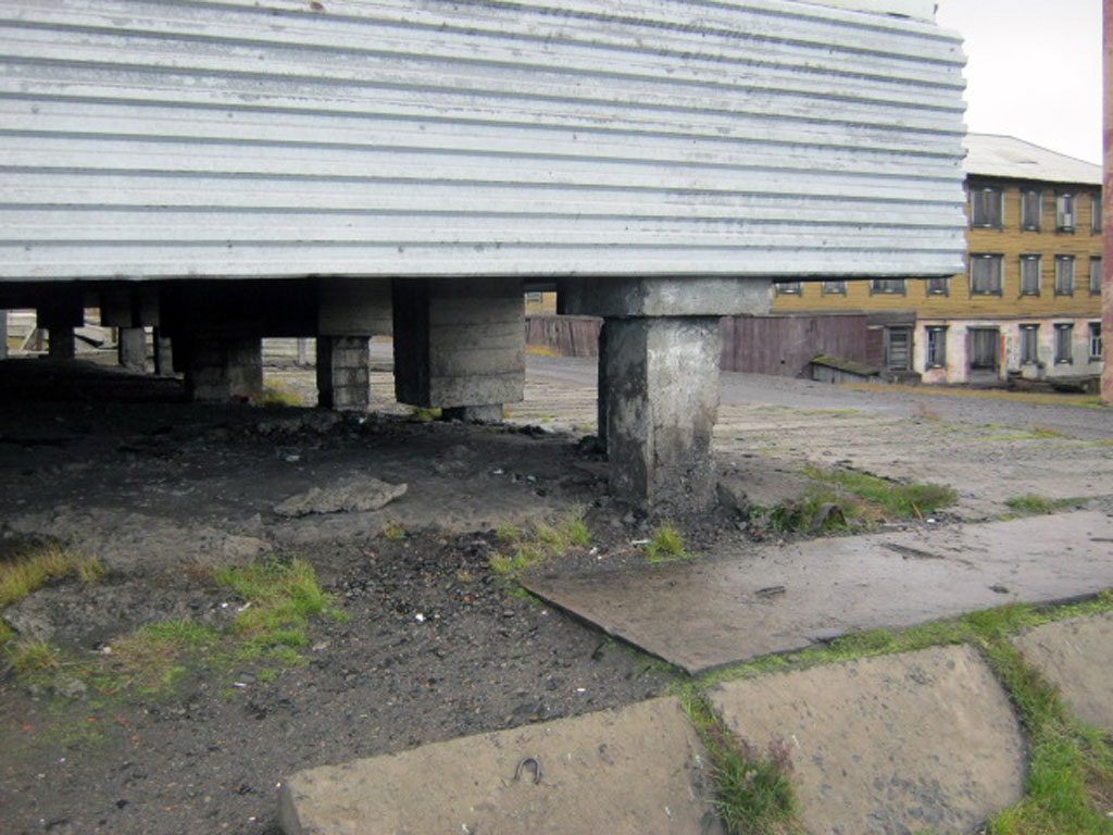 Диксон(14)_Сваи под домом