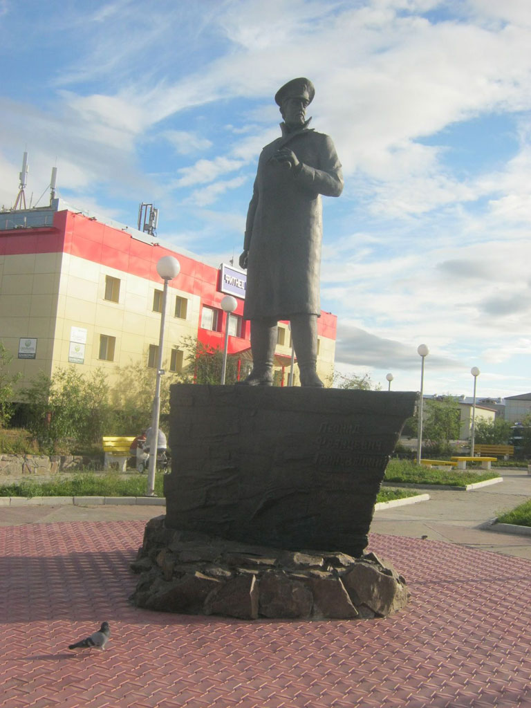 Памятник русскому полярнику Л. Ф. Гриневецкому
