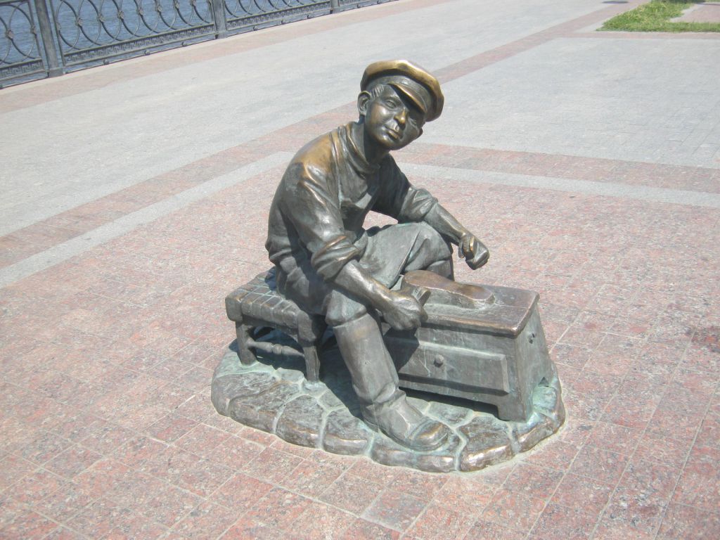 391_Астрахань_Чистильщик обуви