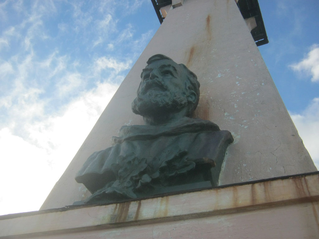 Памятник Семёну Ивановичу Дежнёву